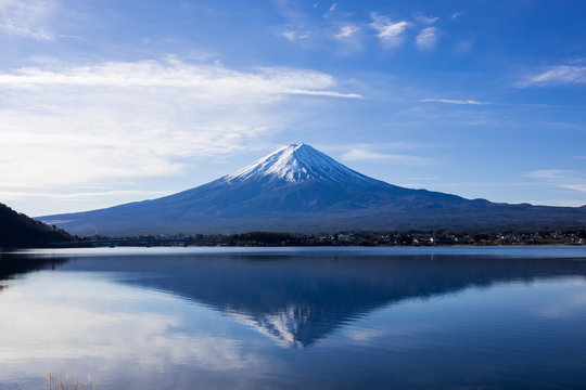 逆さ富士 写真 逆さ富士」の写真素材 | 4,381件の無料イラスト画像 | Adobe Stock