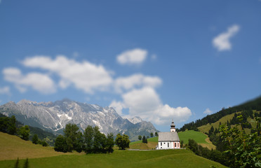 Kapelle in den Bergen, Land Salzburg, Wolken, Gebirge, Landschaft, Himmel, Österreich