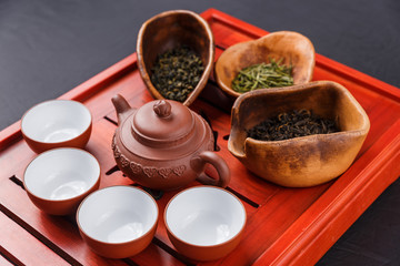 Obraz na płótnie Canvas Set of teapot, three kinds of tea and four bowls