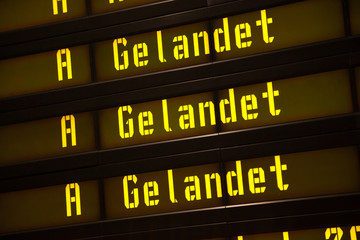 Fototapeta premium Anzeigetafel Flughafen