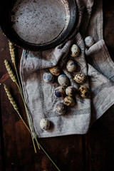 Fototapeta na wymiar quail eggs on wood easter