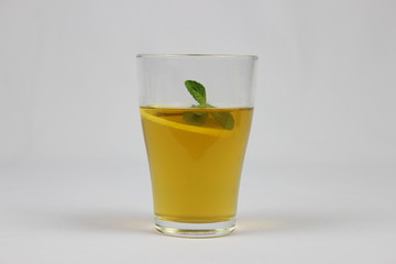 Green tea with lemon, mint and pieces of ice