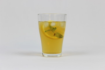 Green tea with lemon, mint and pieces of ice