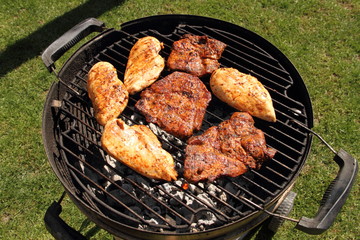 Fleisch grillen im Sommer