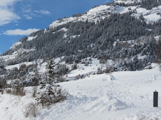 Fototapeta premium Auvergne-Rhone-Alpes - Savoie - Aussois - Petit igloo dans la neige