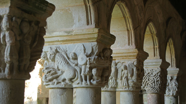 Capitel del claustro, Colegiata de Santa Juliana, Santillana del Mar, Cantabria