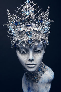 Mannequin in creative silver crown