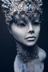 Fototapeta premium Mannequin in creative silver crown