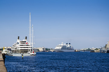View of the Neva in St. Petersburg / Tourist liners on the Neva River in St. Petersburg