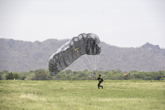 Parachute soldiers down to the ground