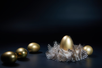 Fototapeta premium easter golden eggs on black background