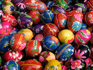 Fototapeta na wymiar Many different colored Easter eggs