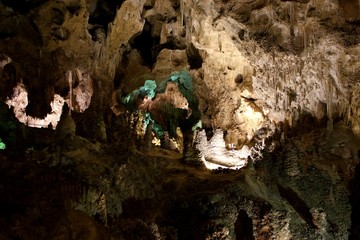 Schattenspiel in Carlsbad Caverns Tropfsteinhöhle in New Mexico / USA