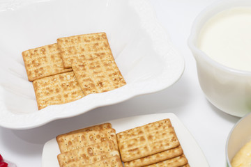 Napoleon dessert preparation : Initial cookies layer
