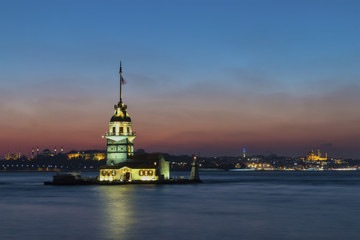 Obraz premium Night photo Maiden Tower, Istanbul, Turkey