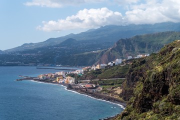 Küstenstreifen mit Blick auf Santa Cruz de La Palma