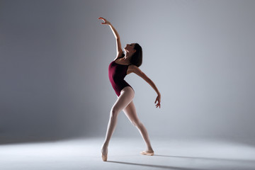 Obraz na płótnie Canvas Ballerina dancing in the darkness