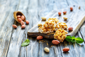 Peanuts in a honey glaze and a peanut.