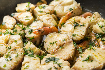 Zuppa di pesce misto e gamberi