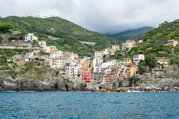 Fototapeta na wymiar Italian village by the Mediteranian with colourful houses