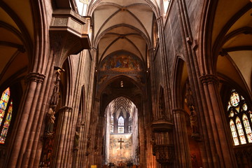 Fototapeta premium Innenansicht des Freiburger Münsters