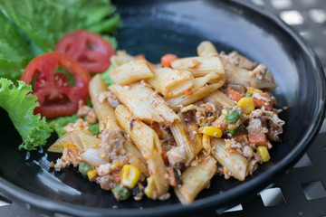 Stir fried macaroni with pork.