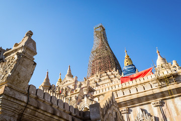 Obraz premium Earthquake affected at Ananda temple to be renovate