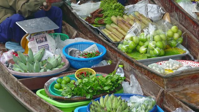 Boat with fruits and vegetables on floating market Damnoen Saduak in Bangkok, Thailand, 4k
