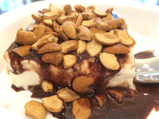 ice cream with cashew and almonds