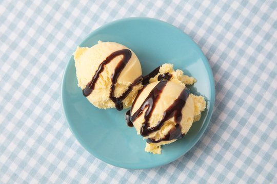 Schokoladensauce bilder – Bläddra bland 738 stockfoton, vektorer och ... Schokoladensauce bilder – Bläddra bland 738 stockfoton, vektorer och ...