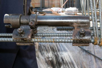 Gas Pressure Welding, Pressure device installation　
