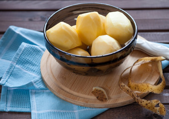  Plate with peeled potatoes