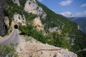 Tunel w skałach Pluzine © radek5252