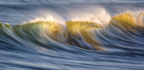 Fototapeta na wymiar Epic waves crashing on the ocean along the coast of south africa
