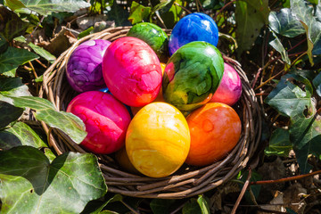 Osterversteck am Boden