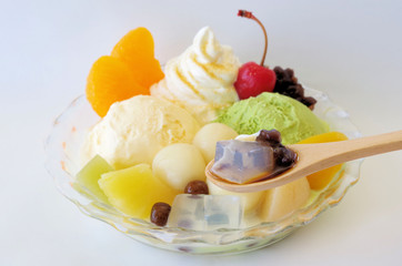 クリームあんみつ