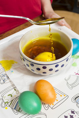malowanie jajek na Wielkanoc