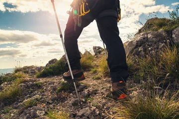 Plaid avec motif Alpinisme Traveler feet hiking in mountains