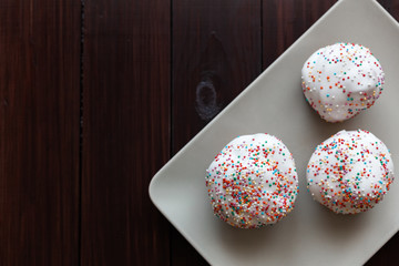 Easter cake with white frosting and colored balls