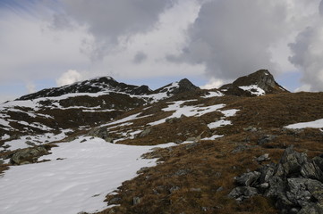 Fototapeta na wymiar Berge in den Tuxer Alpen