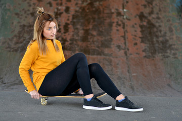 Fototapeta na wymiar beautiful girl with skateboard 