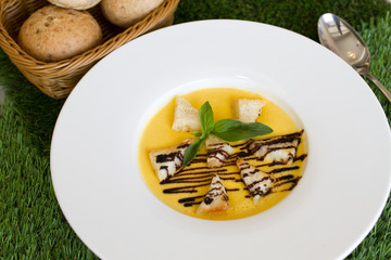 Pumpkin soup with bread