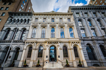 Fototapeta na wymiar Historic banks on Chestnut Street in Philadelphia, Pennsylvania.