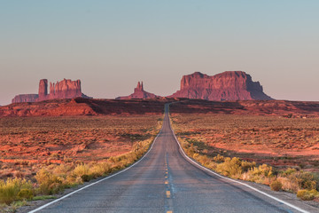 The Road to Monument Valley