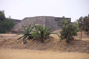 petite pyramide autel à Teotihuacan