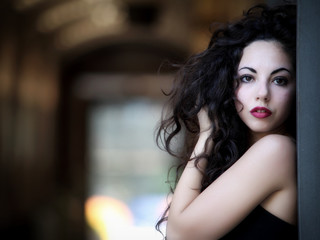 Naklejka premium Beautyful girl in urban background
