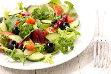 Obraz na płótnie Canvas salad with tomato and olive