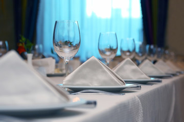 the table decorations of the food in the restaurant.