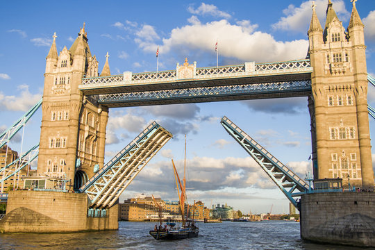 Tower Bridge, London, Raised