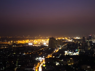 Obraz premium Traffic in Bamgkok city at night